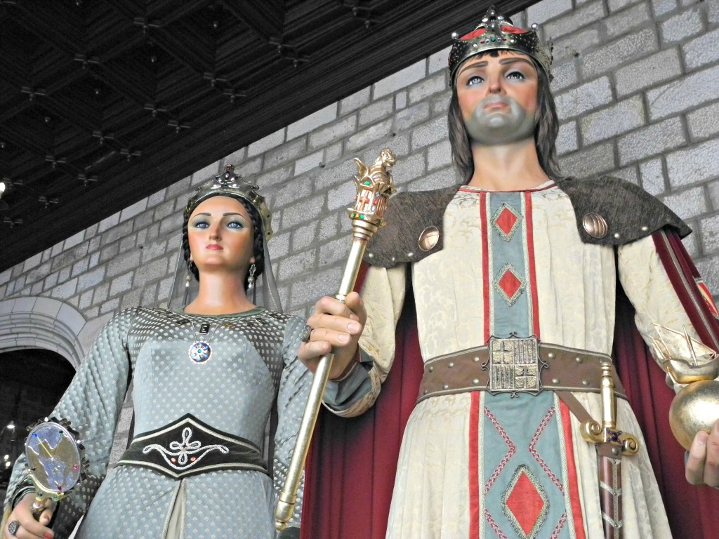 Els gegants de la Ciutat en el ayuntamiento de Barcelona.