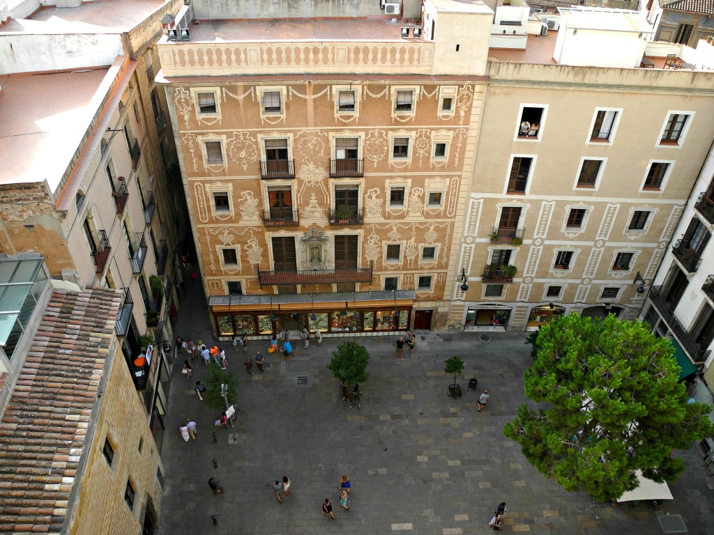 Vistas de la Plaça del Pi.