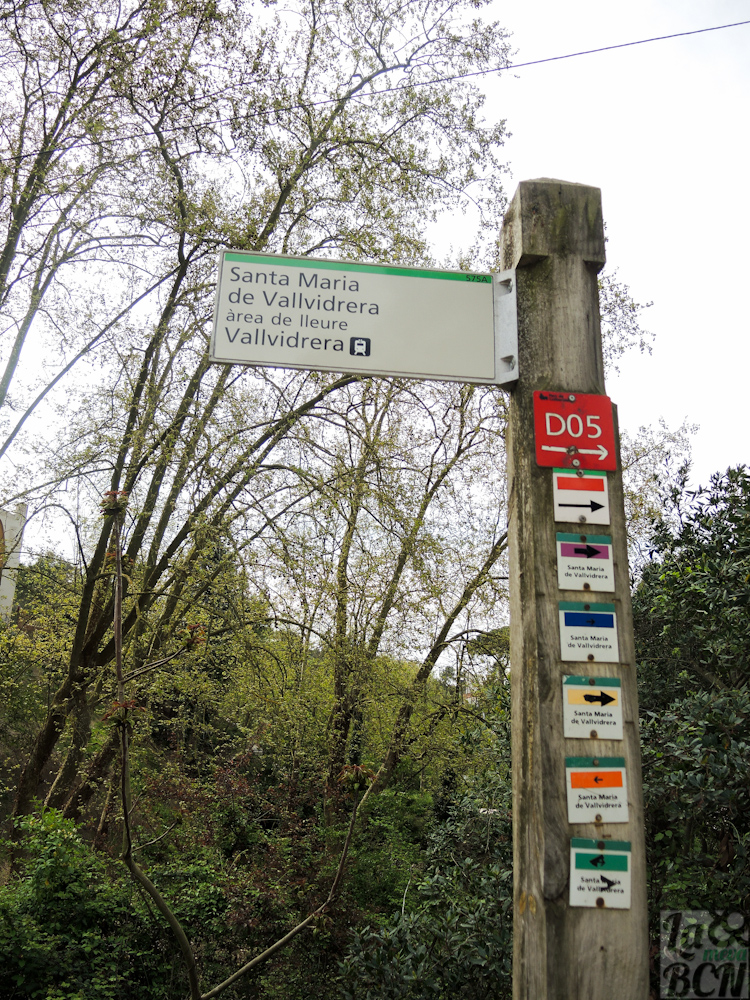 Postes informativos con las diferentes rutas del parque