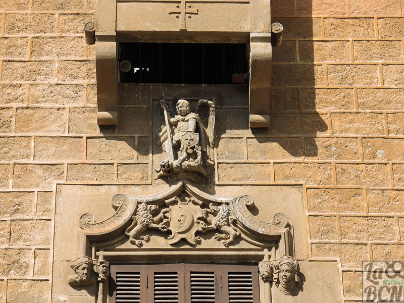 Detalle de la fachada principal de Casa Espanya.