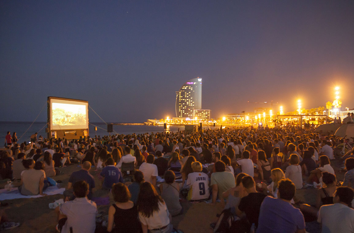 Fotografia de la página web de Cinema Lliure a la platja